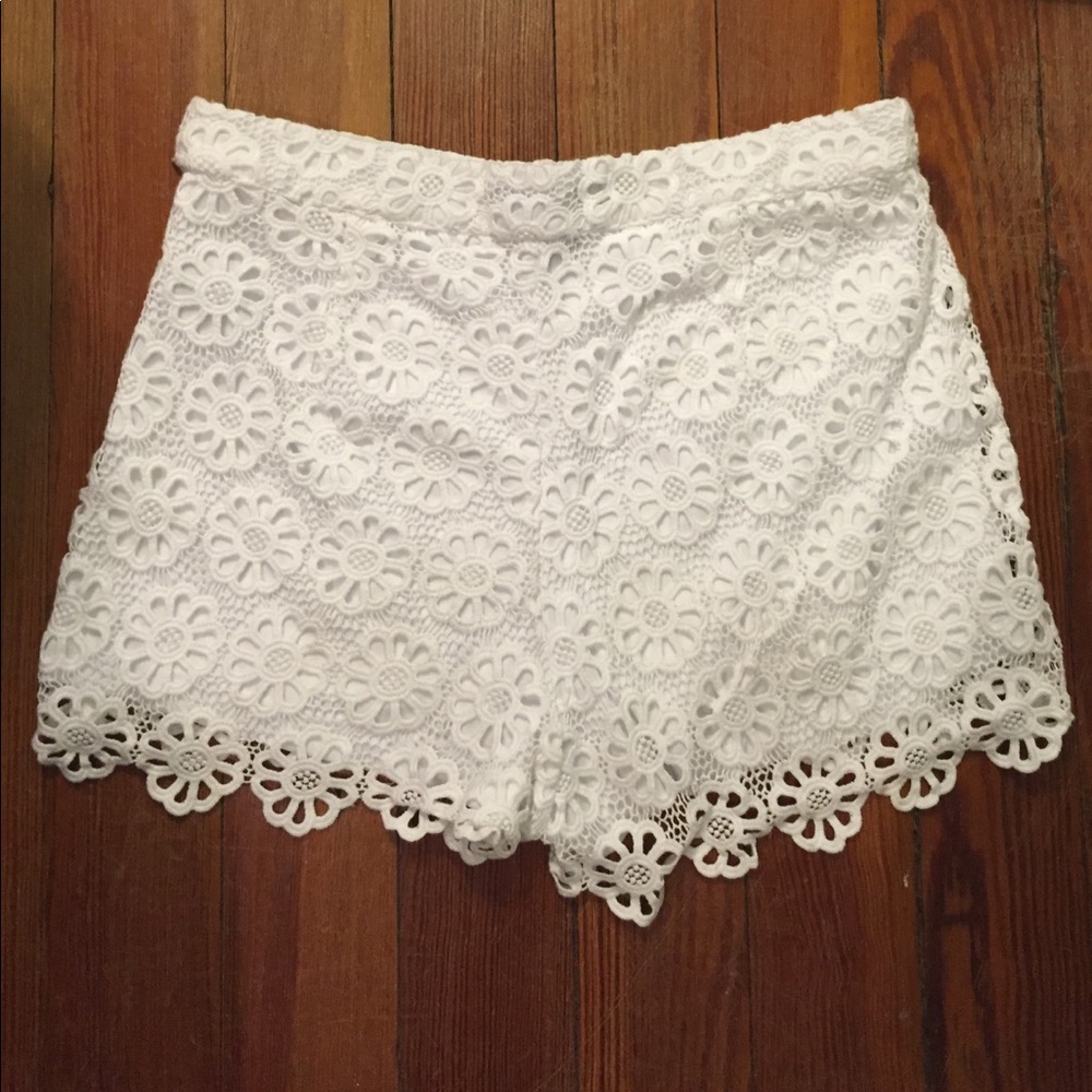Forever 21 high waisted lace shorts - Picture 3 of 3