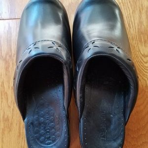 L.L. Bean black mules