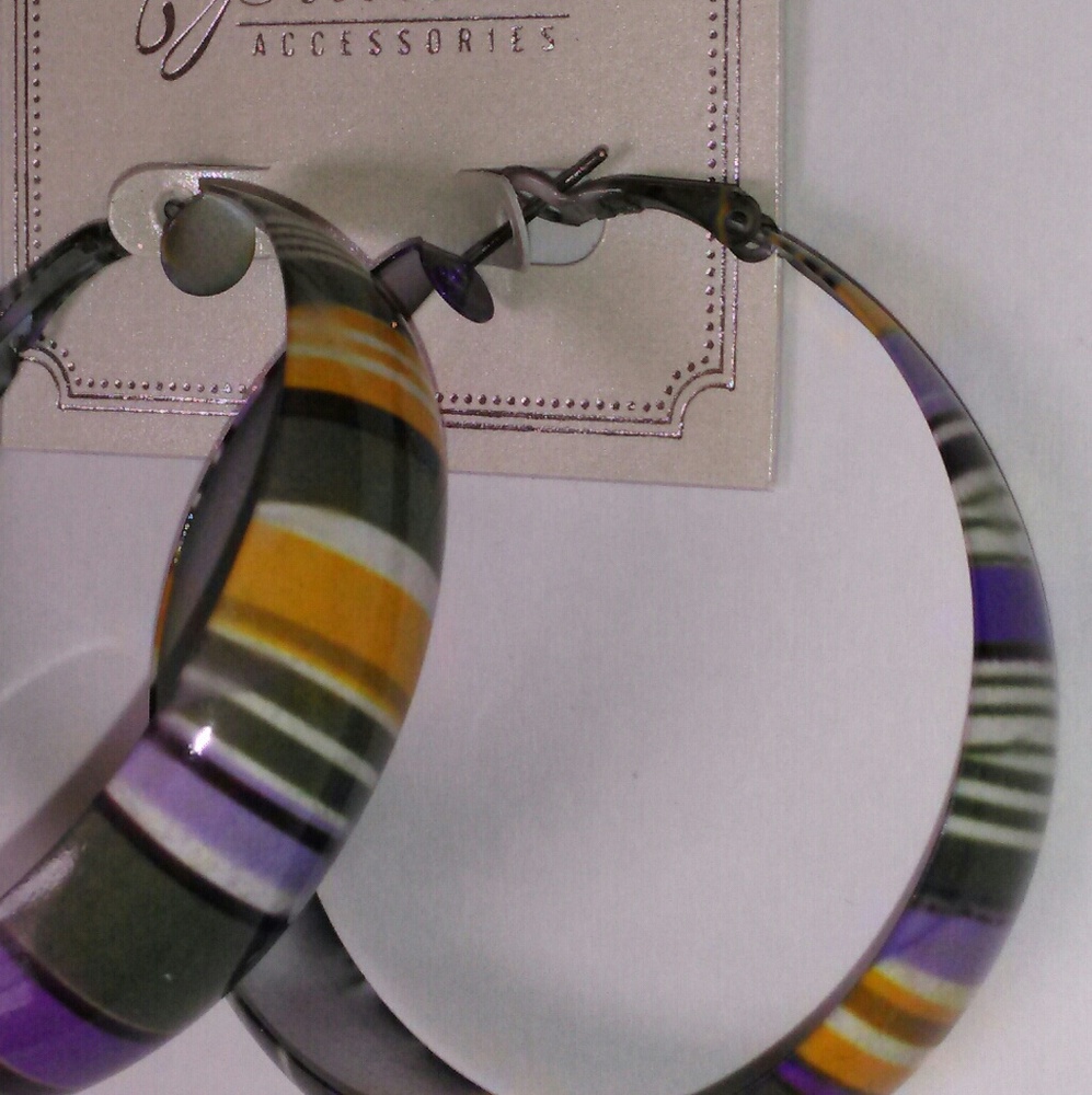 New In Pack Ladies Hoop Earrings Great For Summer!