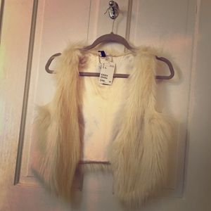 H&M cream cropped fur vest