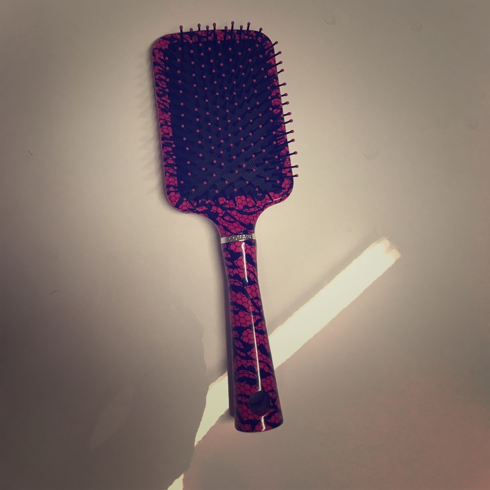 Conair comb with air cushion