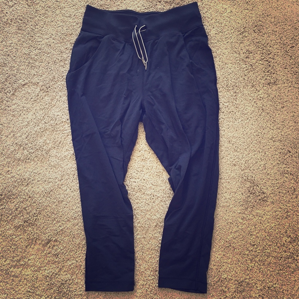 Lululemon workout capris.