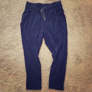 Lululemon workout capris.