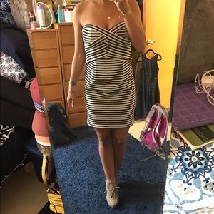 Short black/white dress