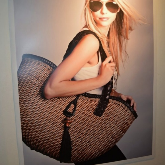 Yul Taylor Handbags - Large Wicker purse lined with cotton material