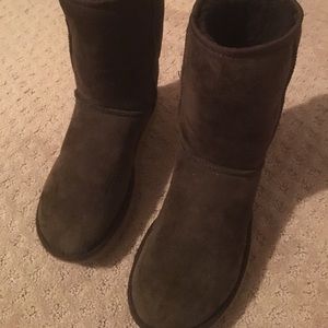 Brown ankle boot uggs