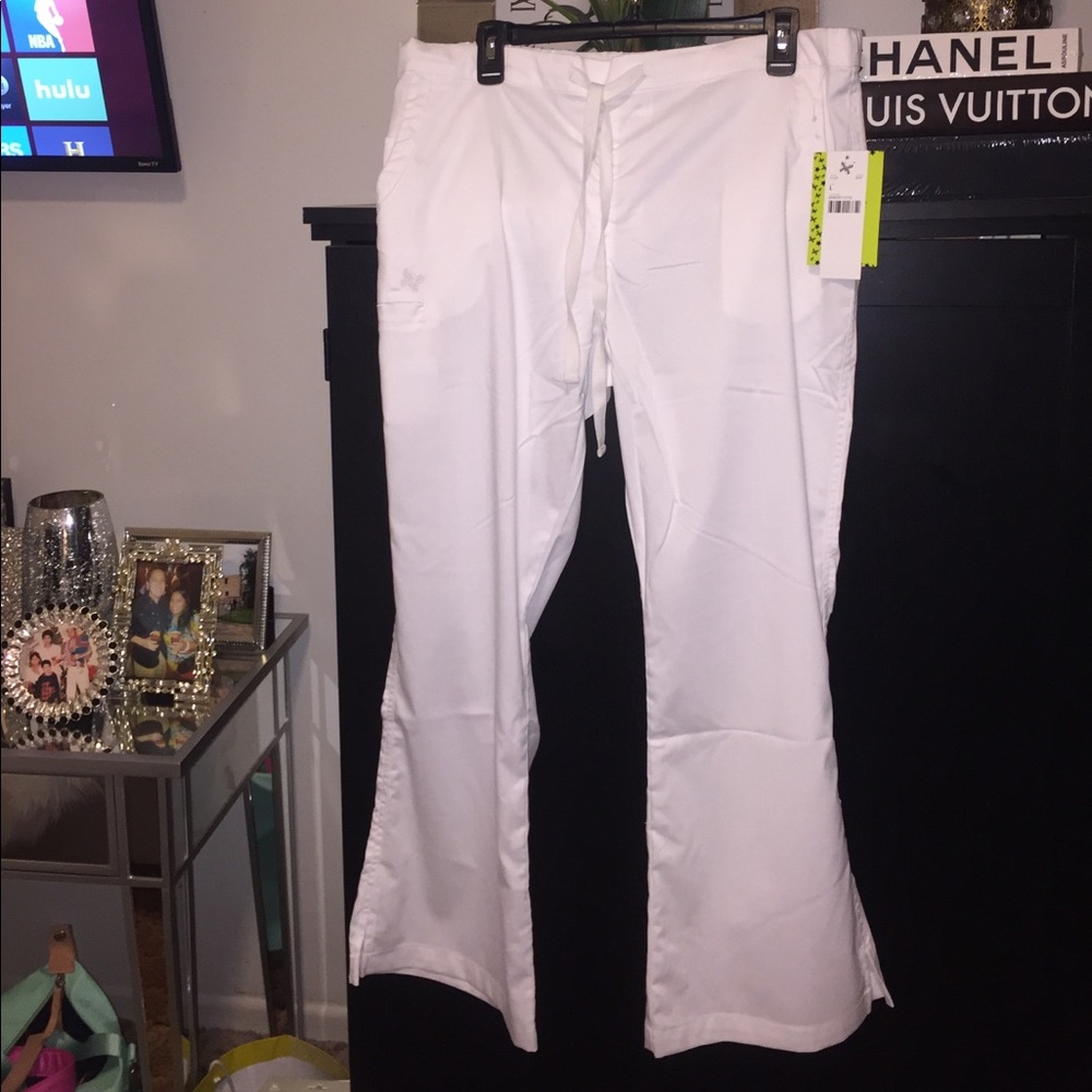 White pant scrubs woman's size large BNWT