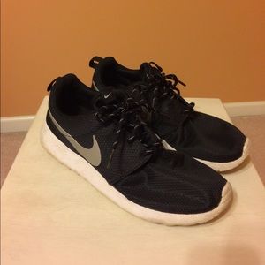 Size 10 Nike Roshe Runs Women's