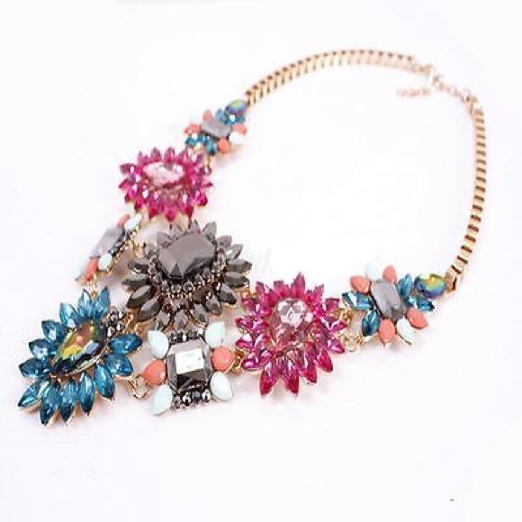 Clear Crystal Rhinestone Chunky Bib Flower Choker - Picture 2 of 4