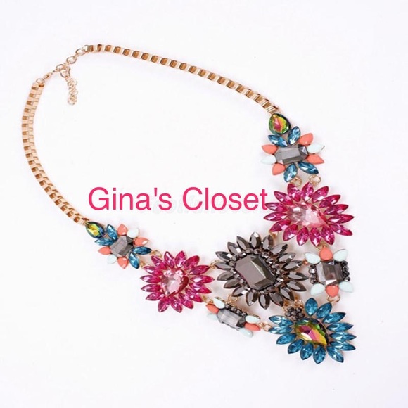 Clear Crystal Rhinestone Chunky Bib Flower Choker - Picture 3 of 4