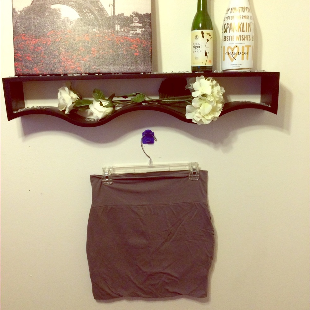 Gray form fitted mini skirt