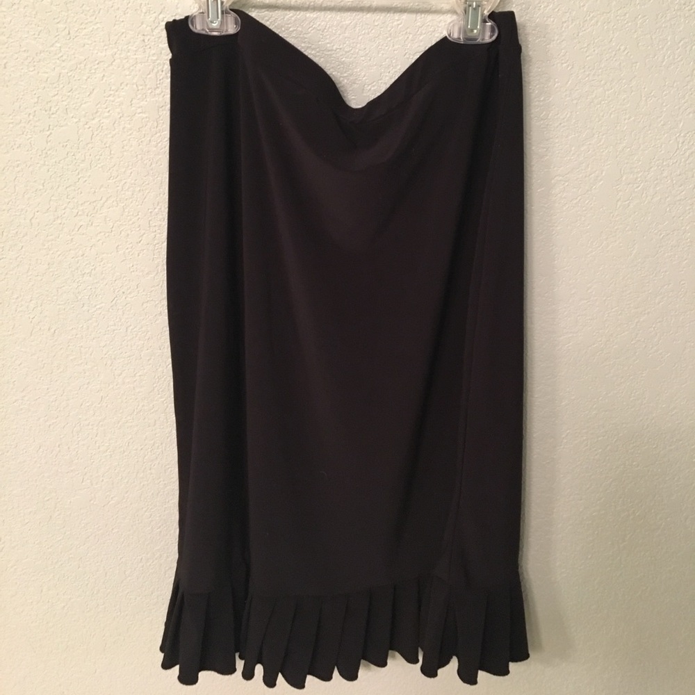 Mid length black flouncey skirt with pleat detail