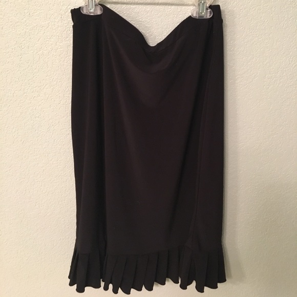 Mid length black flouncey skirt with pleat detail - Picture 1 of 4