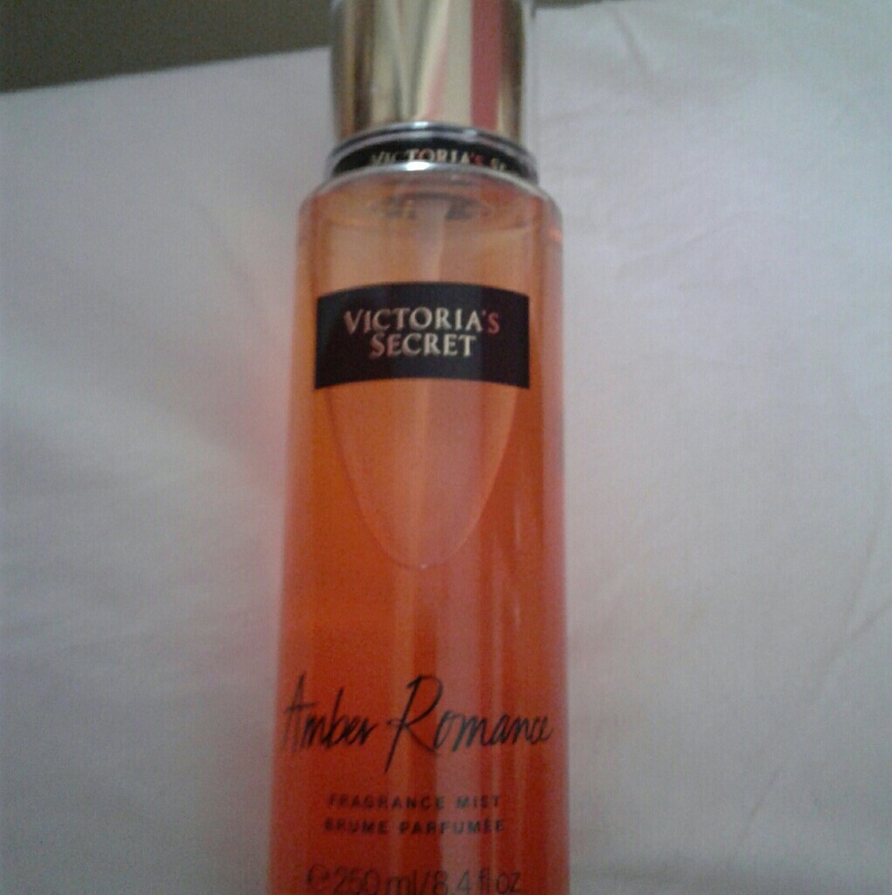 Victoria's Secret Amber Romance bodyspray