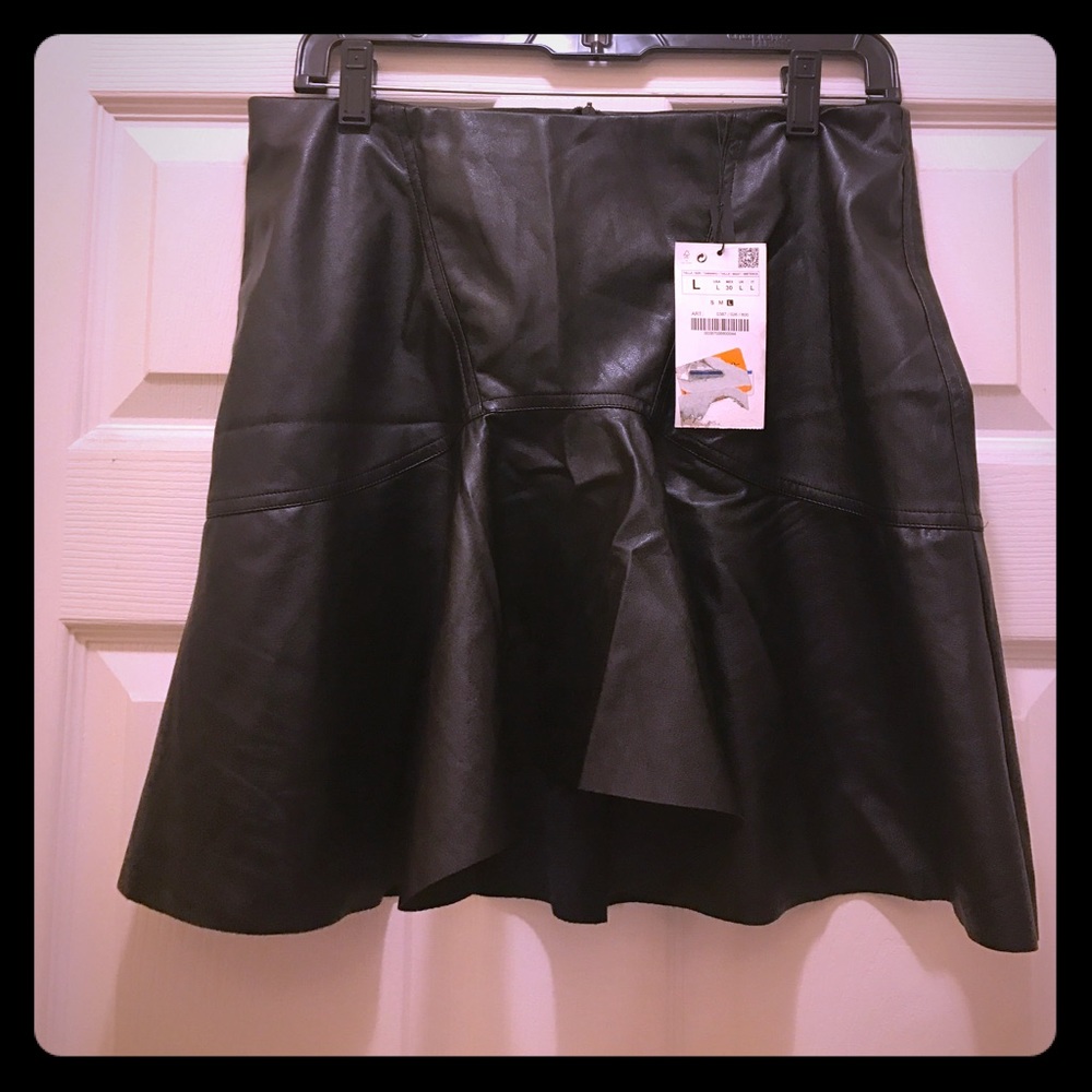 Zara faux leather flair mini skirt szL