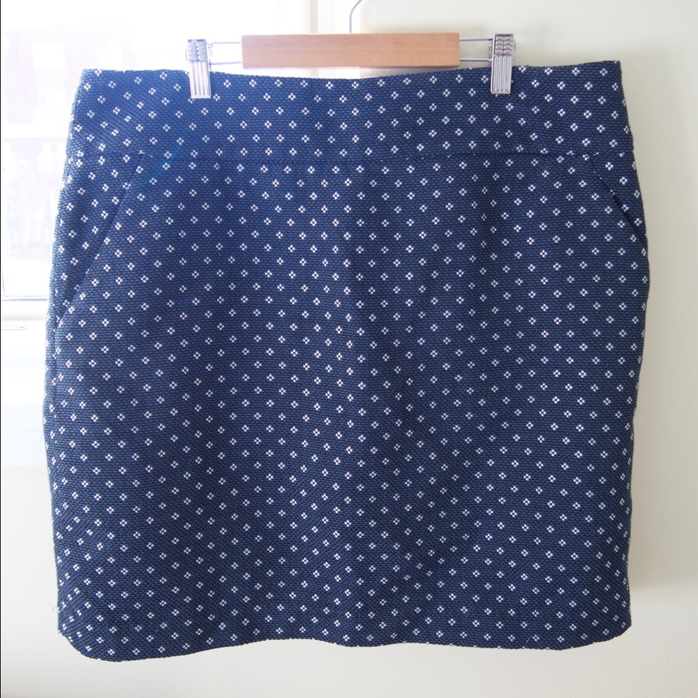 Ann Taylor 14 Navy Woven Skirt