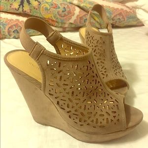 Chinese Laundry wedges size 6