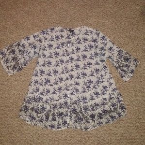 Woman's 1x button down shirt