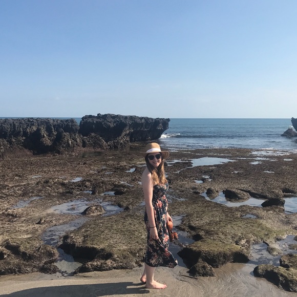 Meet your Posher, Stacy - Picture 3 of 3