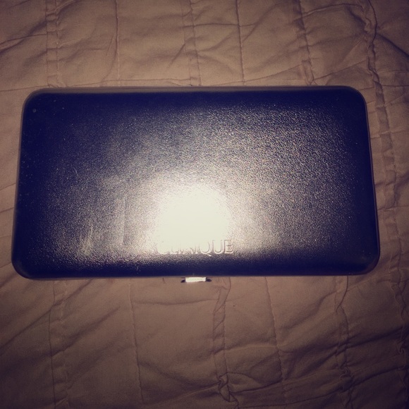 13 eyeshadow palette by Clinique limited edition - Picture 4 of 4