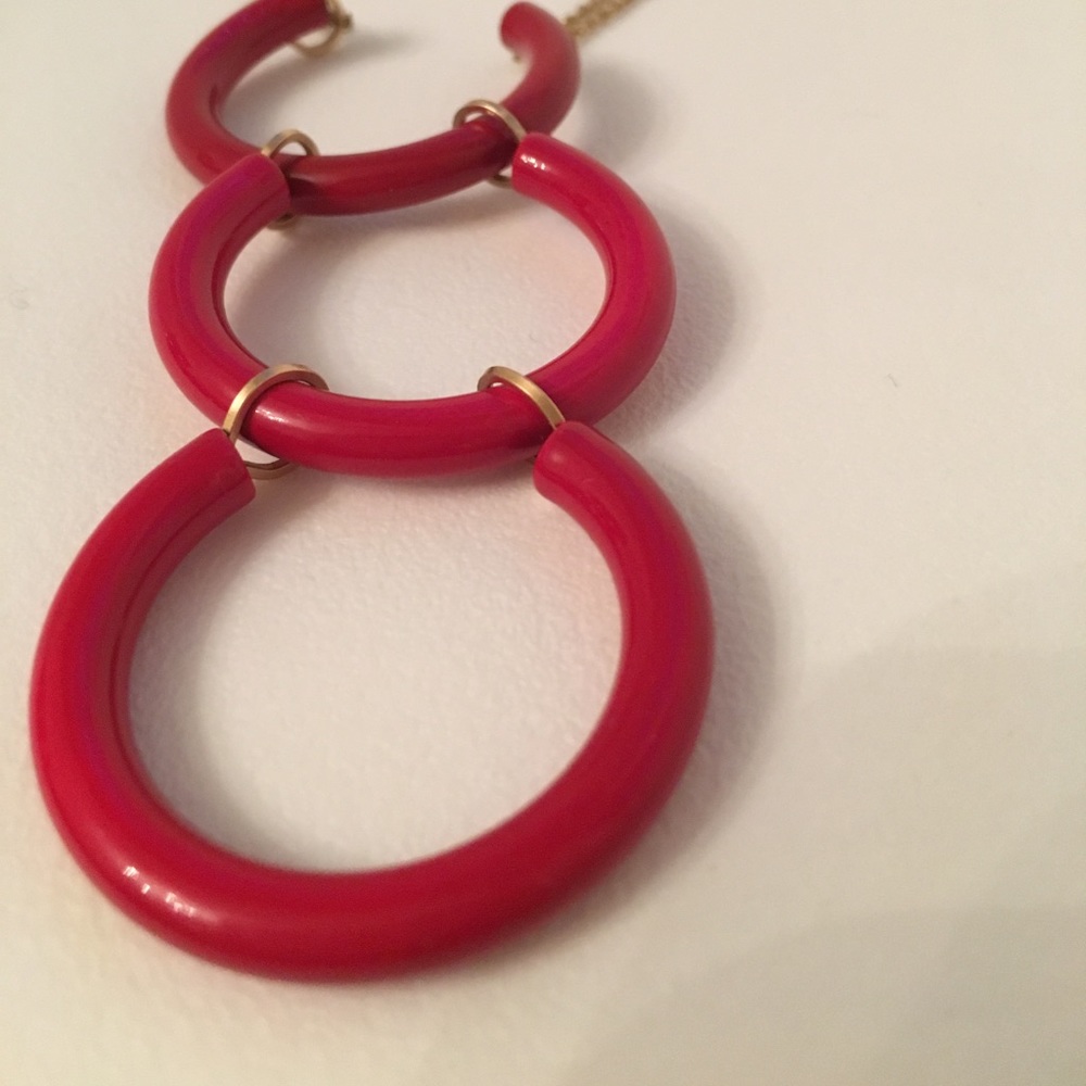 Red statement necklace - Picture 3 of 4