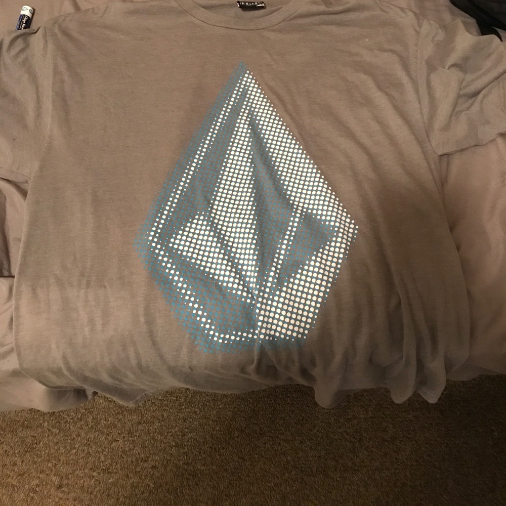 Volcom tshirt