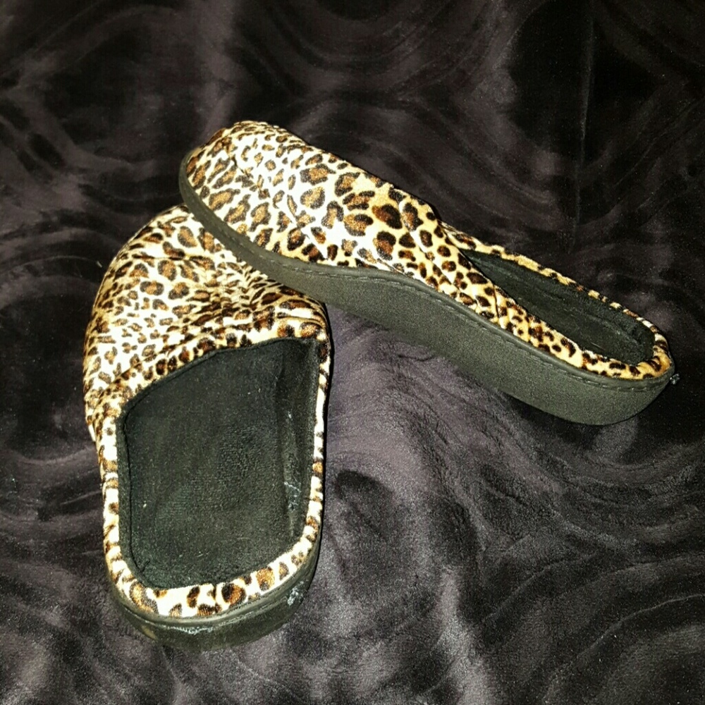 Leppard print slippers