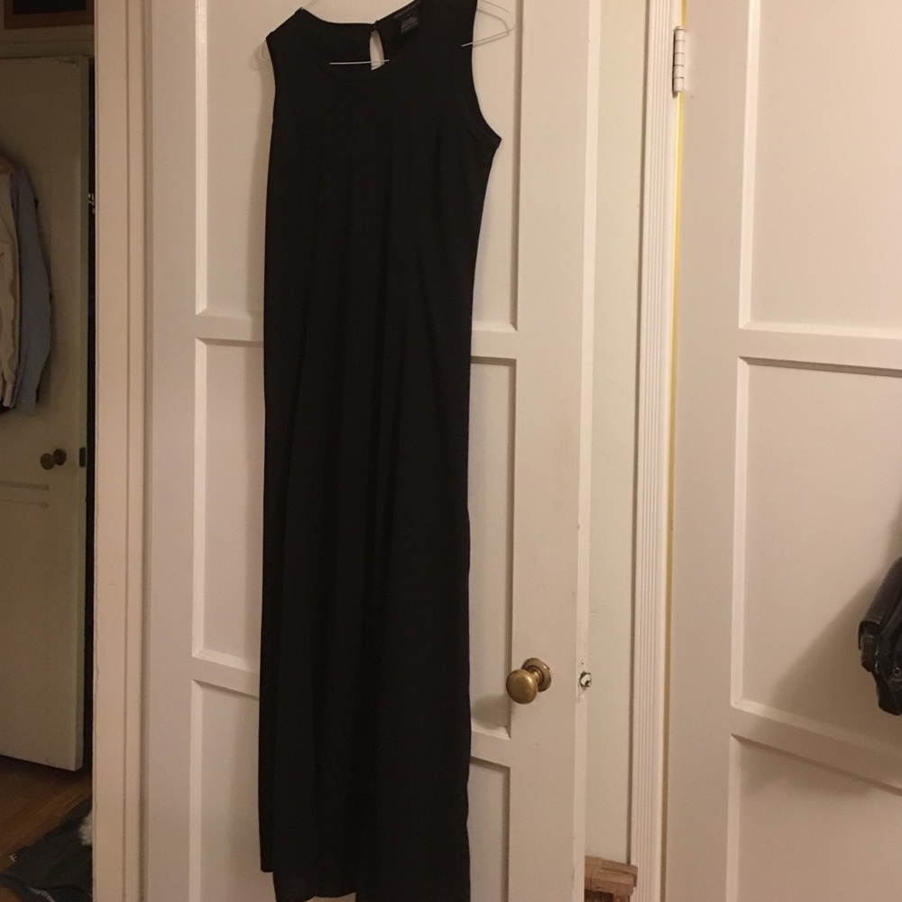 Black sleeveless dressy long dress