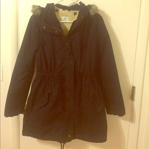 Black parka w/ fur lined hood USED CONDITION