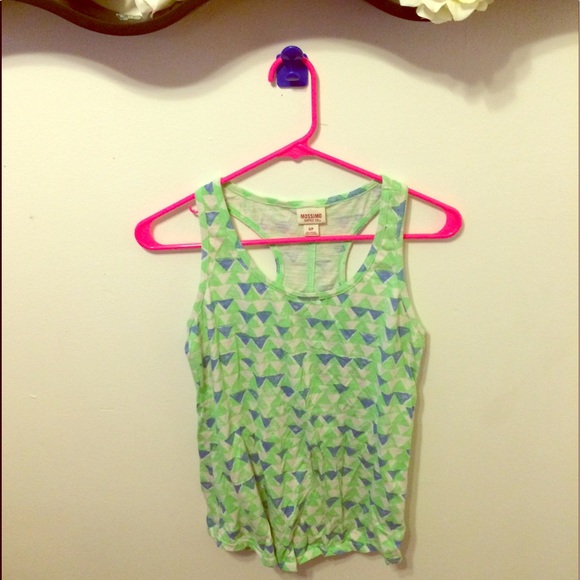 Green triangle patterned tank top - Picture 1 of 2