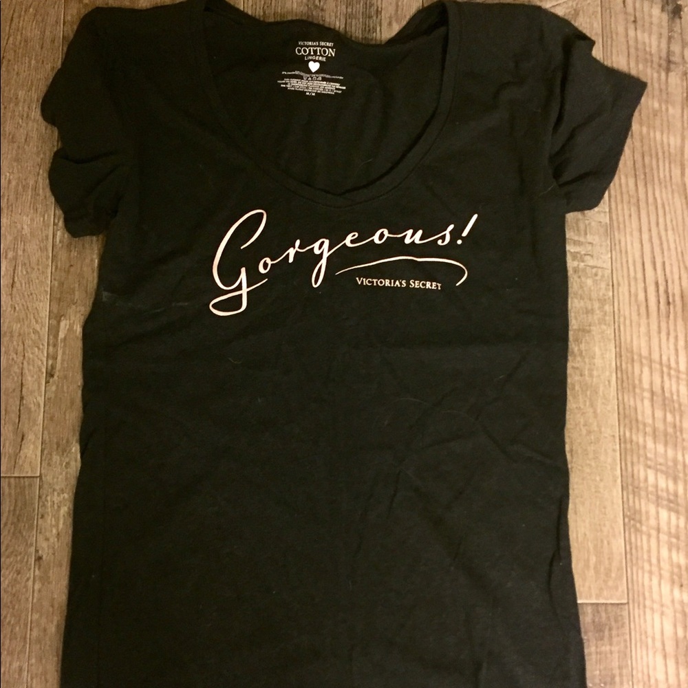 ✨FINAL 🔽✨ VS v-neck tee