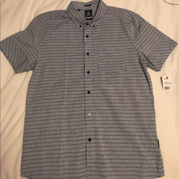 BRAND NEW VOLCOM BUTTON UP - Picture 1 of 3