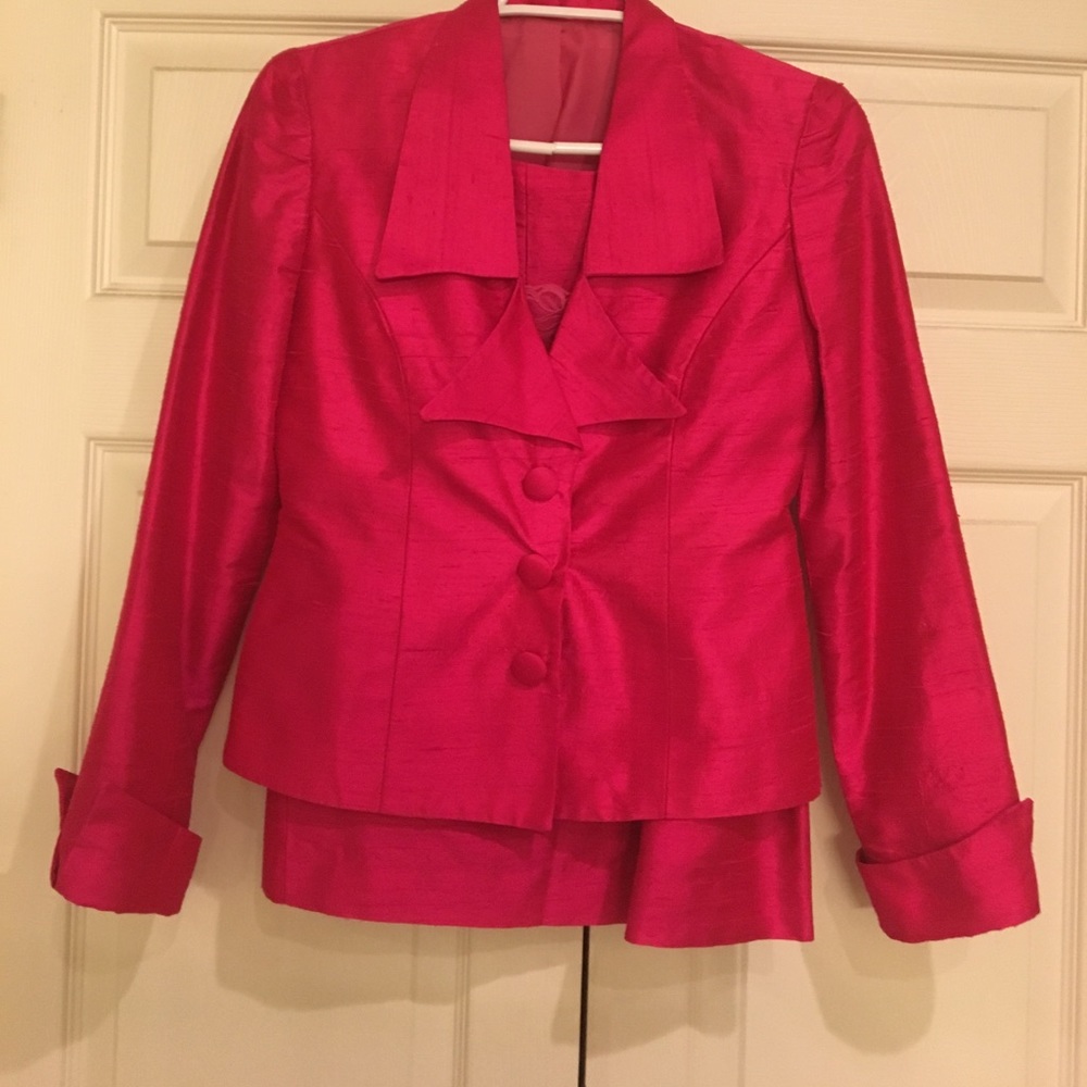 Custom raw silk interview skirt suit.