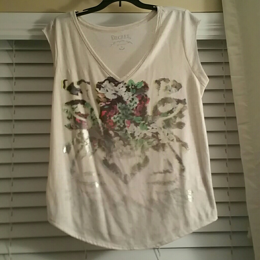 Decree oatmeal tee with dot graphics