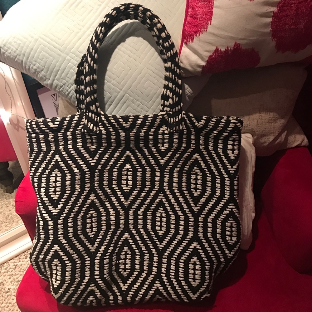 Black and white mossimo beach bag
