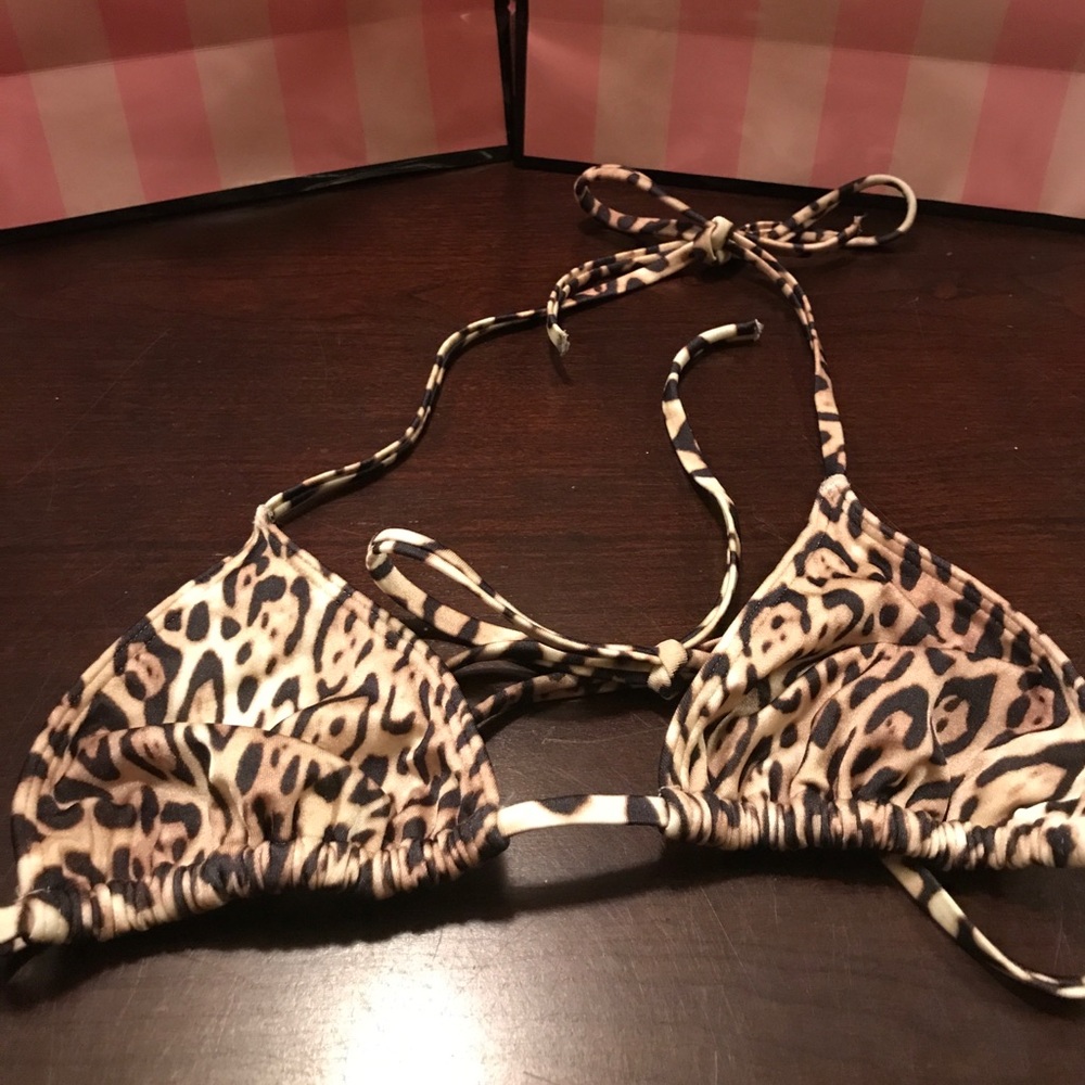 NWOT Victoria's Secret Bikini Top