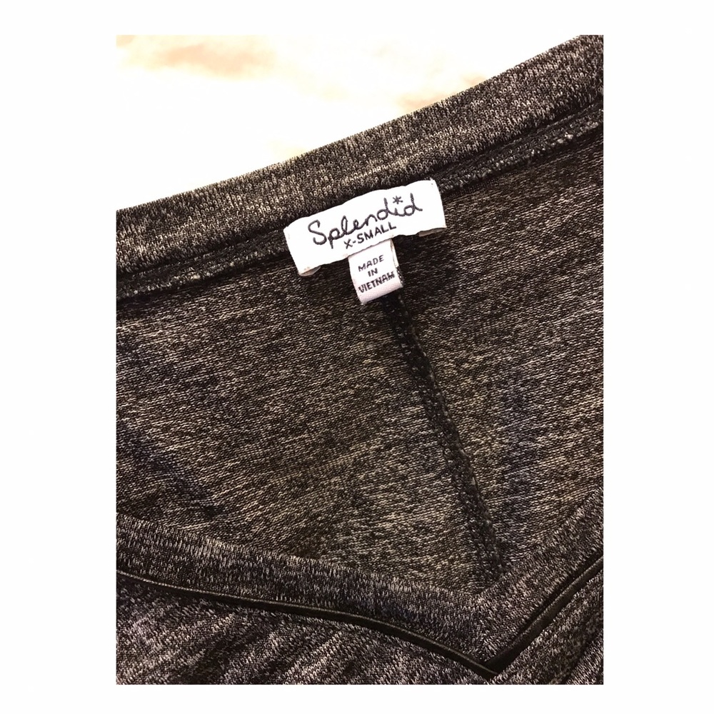 ⚡️SOLD⚡️Splendid V-Neck T - size XS runs large - Picture 3 of 5