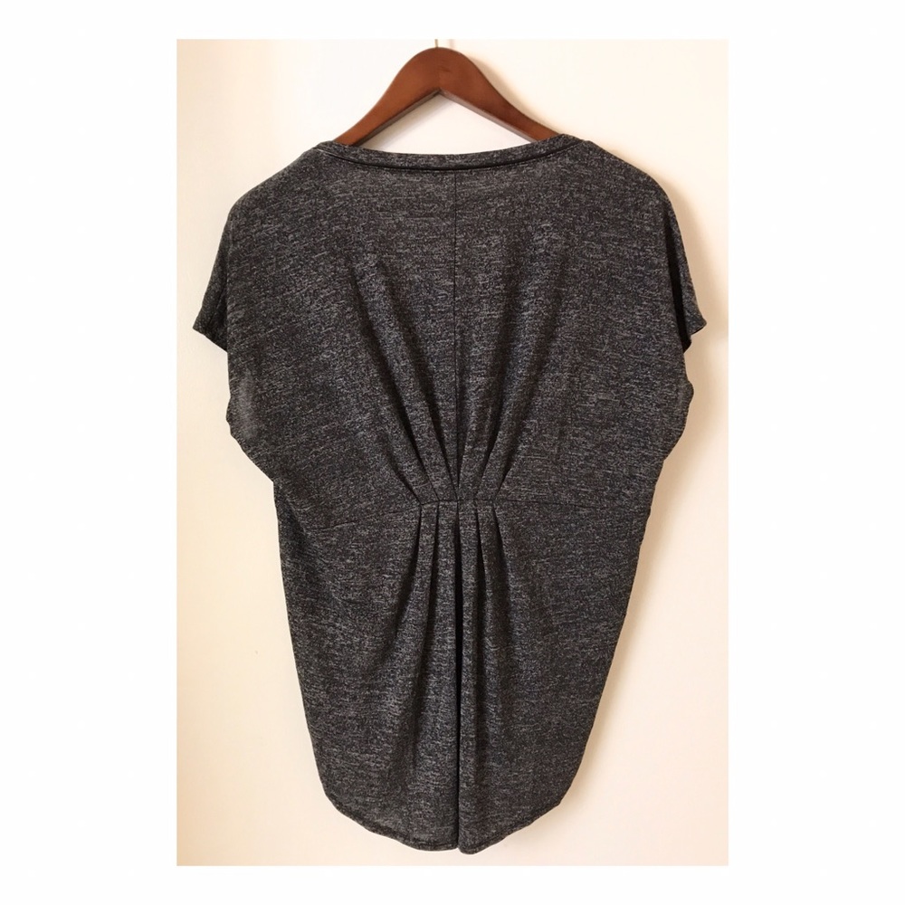 ⚡️SOLD⚡️Splendid V-Neck T - size XS runs large - Picture 2 of 5