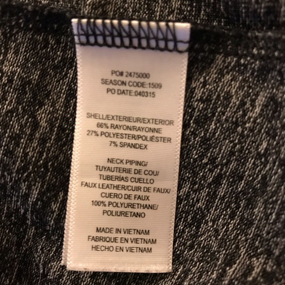 ⚡️SOLD⚡️Splendid V-Neck T - size XS runs large - Picture 5 of 5