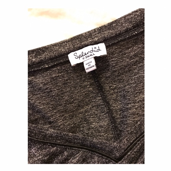 ⚡️SOLD⚡️Splendid V-Neck T - size XS runs large - Picture 3 of 5