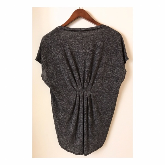 ⚡️SOLD⚡️Splendid V-Neck T - size XS runs large - Picture 2 of 5