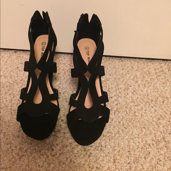 Beautiful black high heels - Picture 2 of 2