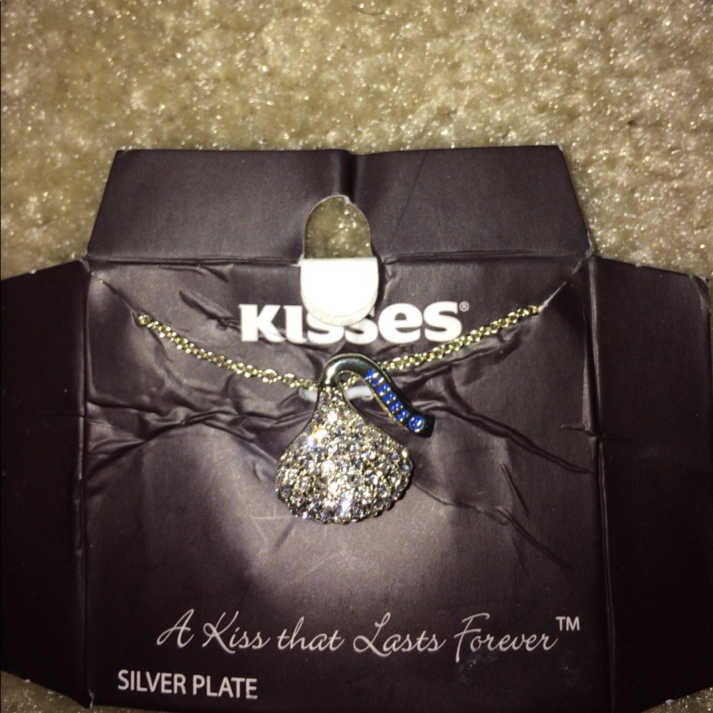 Kisses necklace