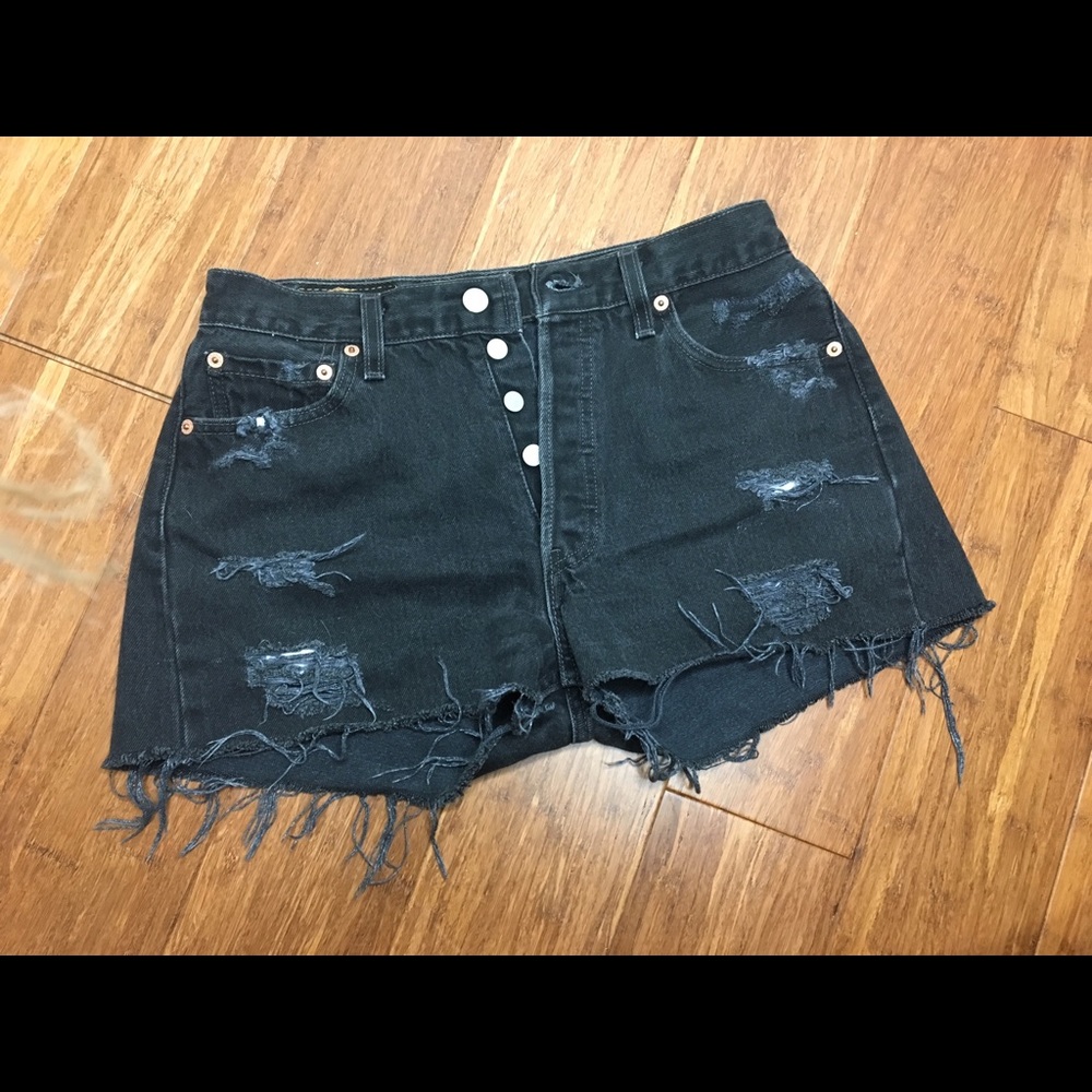 Vintage 501 Levi cut off shorts black Medium
