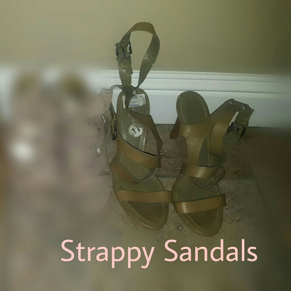 NineWest olive strappy sandals