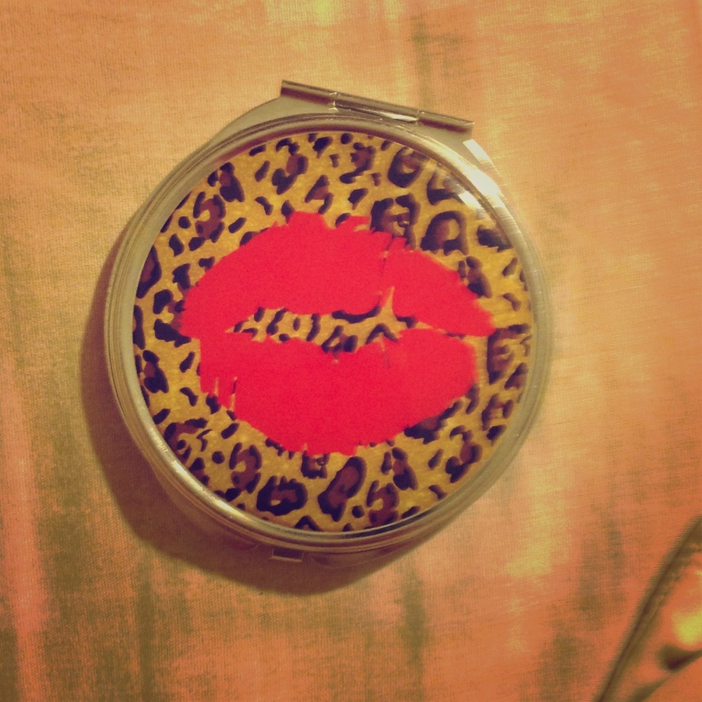 A small mirror