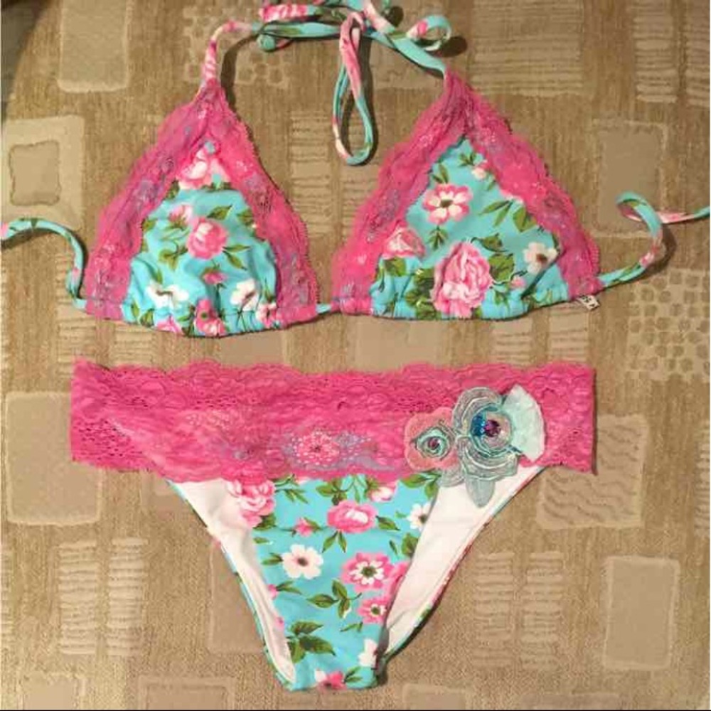 🆕🐰Beac Bunny🐰 Beach Bunny Floral Lady Lace L/M