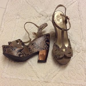 Sexy gray and copper snake skin wedgie heels. Sz 8