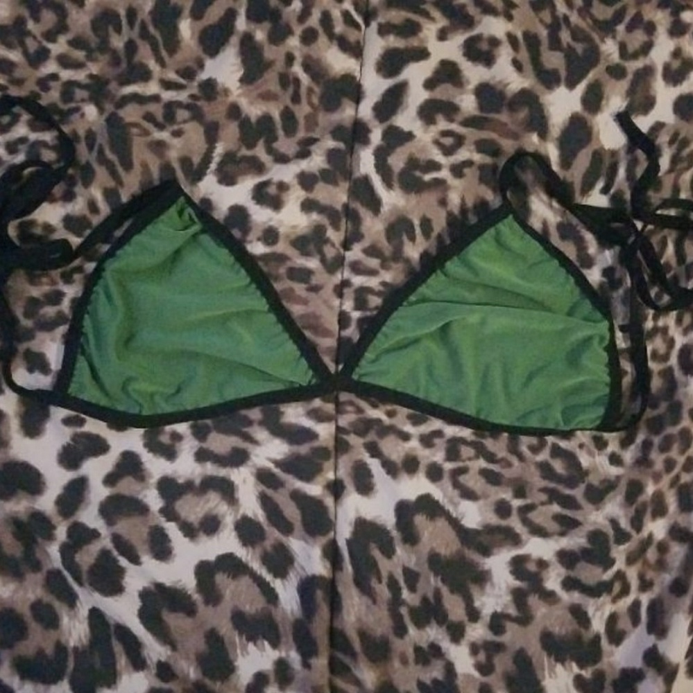 Green bikini - Picture 3 of 3