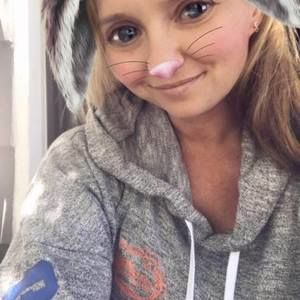 Meet your Posher, Dee